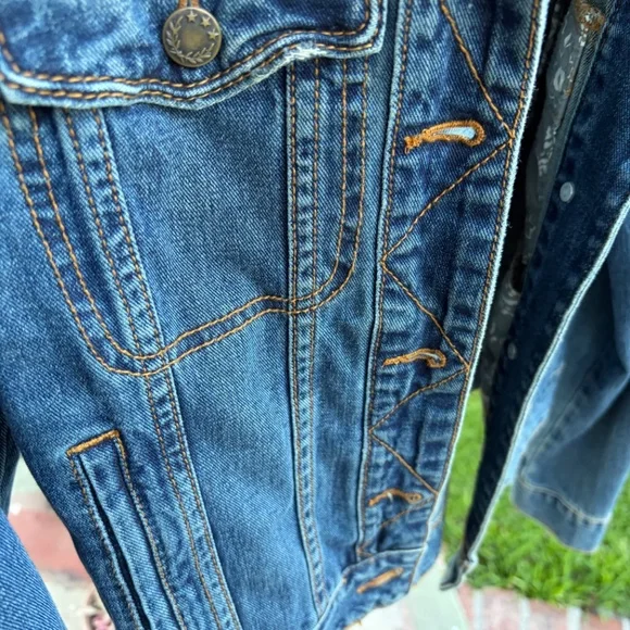 Free People Denim Jacket Medium Wash | Zig-Zag Stitch Detail | Size M 🦋 - Picture 11 of 13